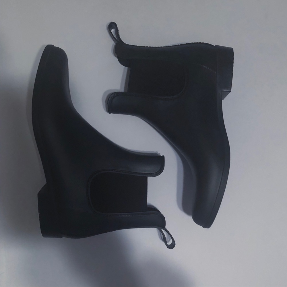 Chelsea Black Rain boots